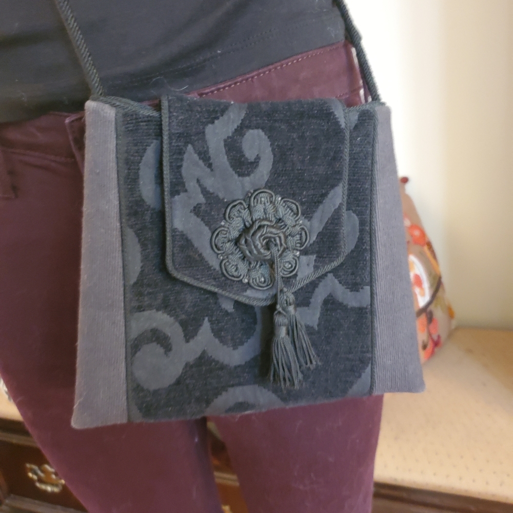 L O'Neill Design Tapestry Crossbody Art Bag